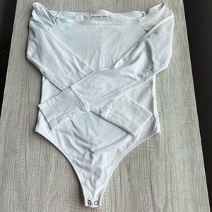 Abercrombie XS White Off The Shoulder Long Sleeve Bodysuit